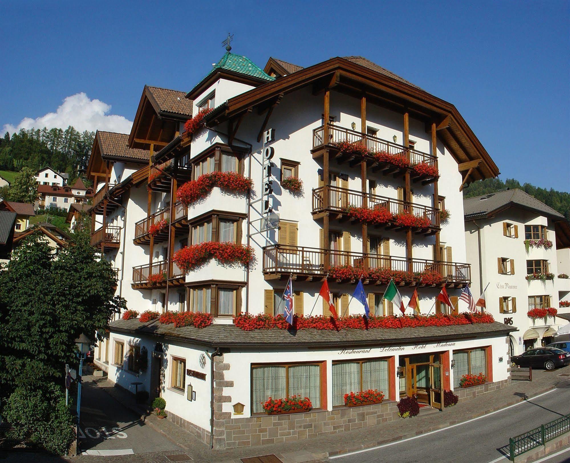 Hotel Dolomiti Madonna Ortisei Exterior foto